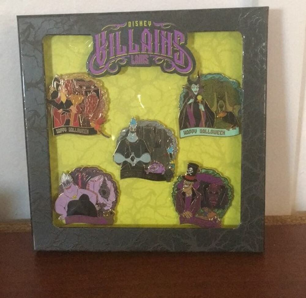 Limited edition disney pin set
